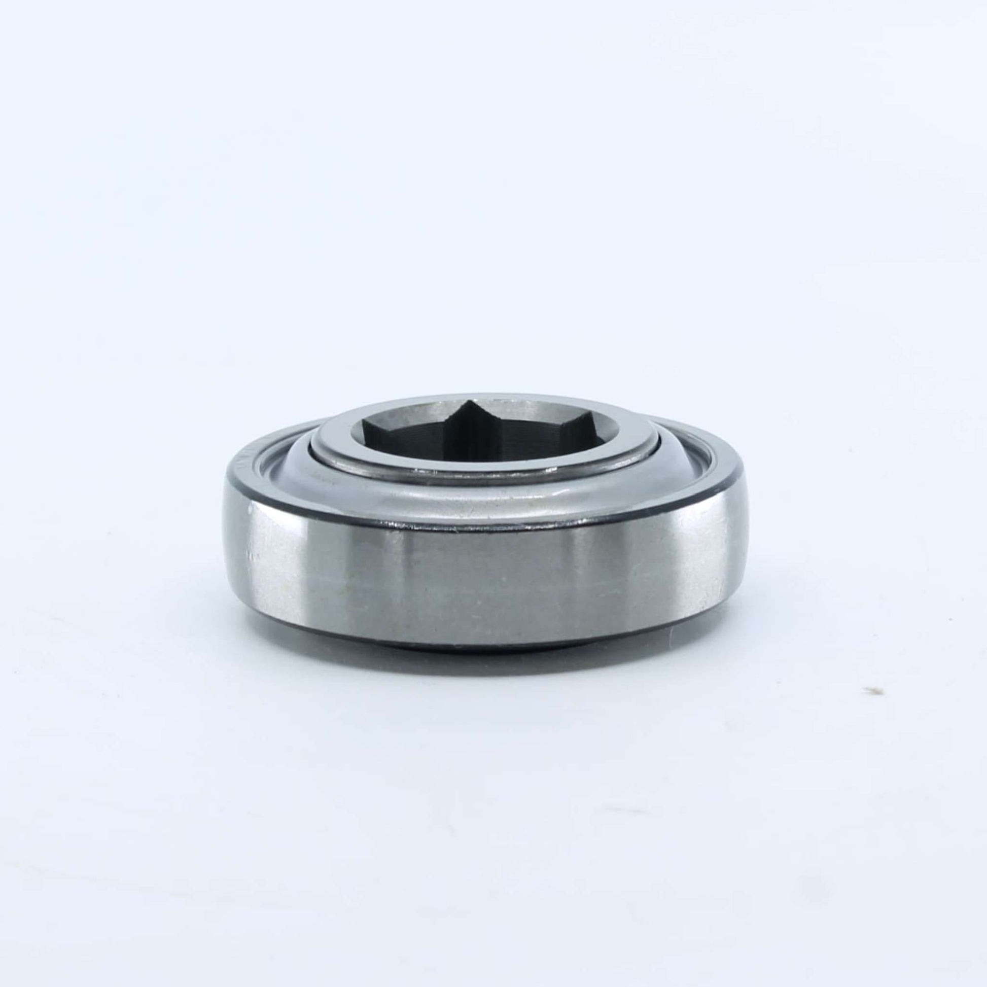 Rodamiento agrícola con pista exterior esférica (curva) e interior hexagonal de 31,77 mm y exterior de 72 mm para eje de rotoempacadora. Ancho interior de 17 mm y exterior de 25 mm.