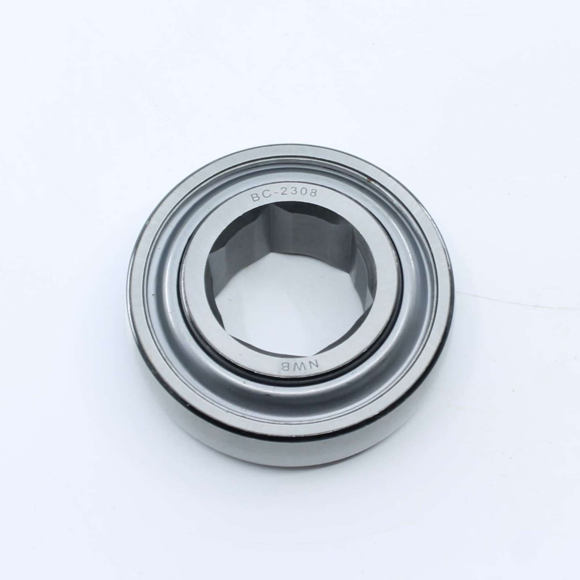 Rodamiento agrícola con pista exterior esférica (curva) e interior hexagonal de 31,77 mm y exterior de 72 mm para eje de rotoempacadora. Ancho interior de 17 mm y exterior de 25 mm.