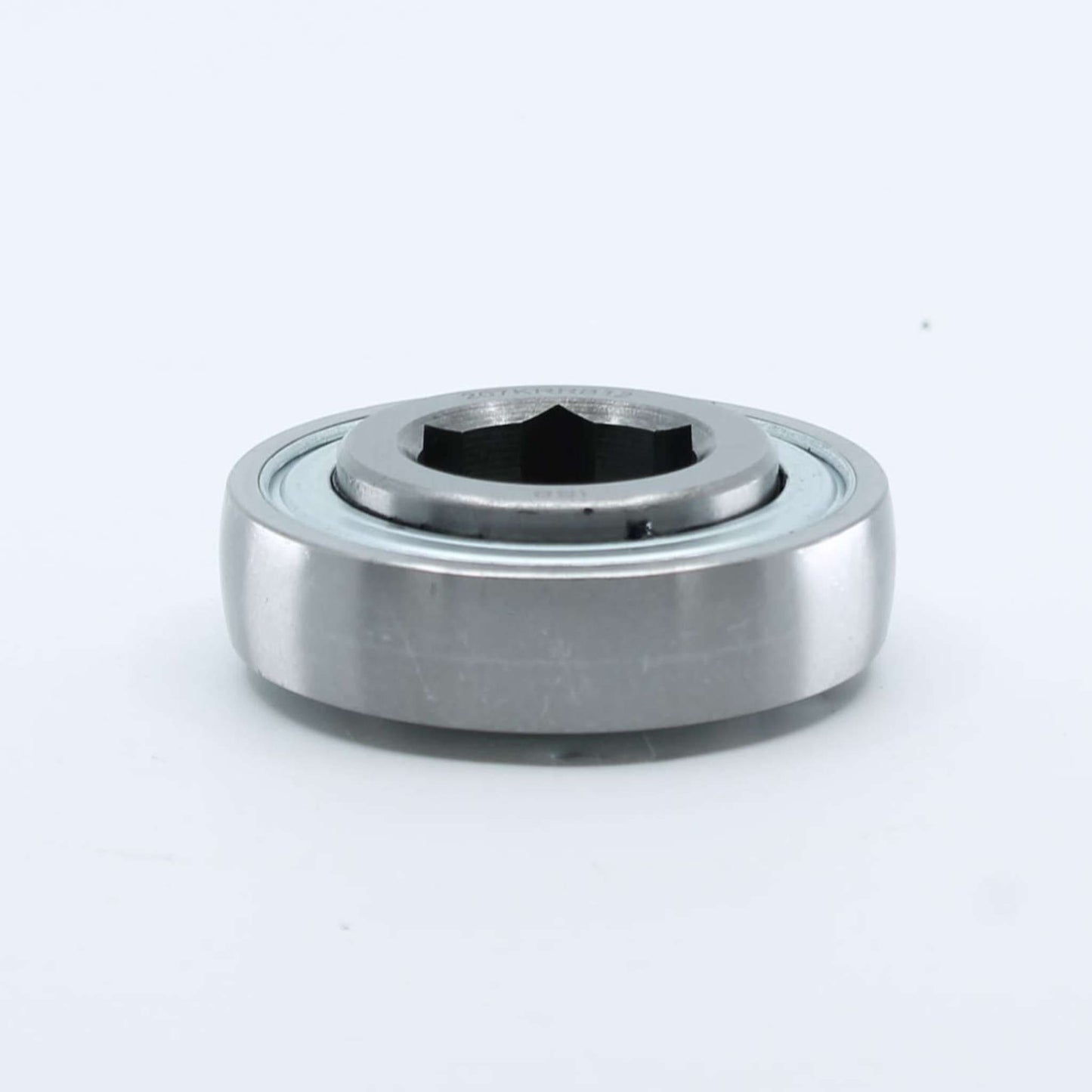 Rodamiento agrícola con pista exterior esférica (curva) e interior hexagonal de 28,60 mm para eje de rotoempacadora. Diámetro exterior de 72 mm, ancho interior de 17 mm y ancho exterior de 25 mm.
