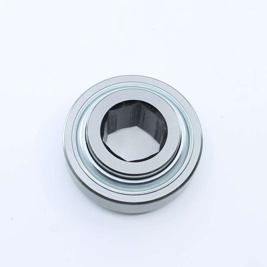 Rodamiento agrícola con pista exterior plana (sin curvatura) e interior hexagonal de 31,775 mm y exterior de 80 mm para eje de rotoempacadora. Ancho interior de 18 mm y exterior de 36,52 mm.