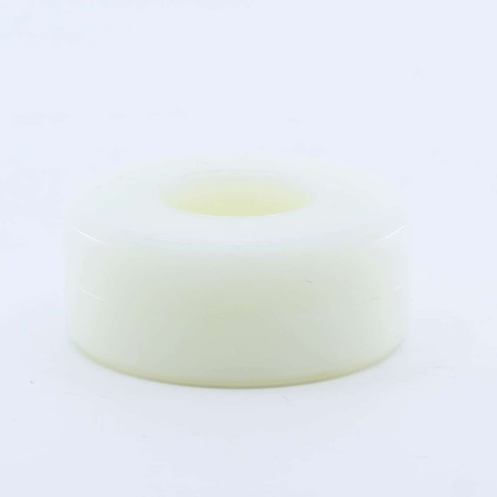 Rodillo de nylon blanco macizo para escala o cadena de remolque autocargador de forraje, con agujero interior de 25 mm de diámetro.
