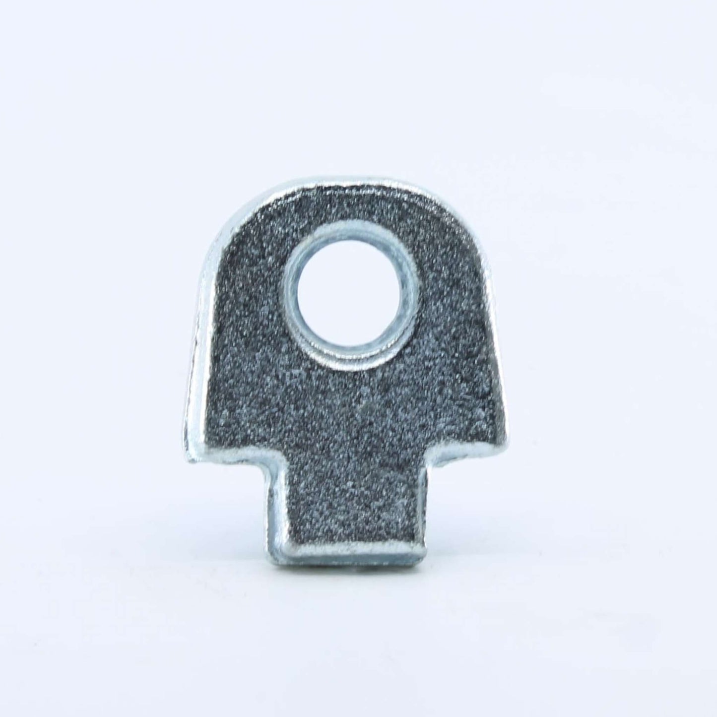 Soporte de púa con pestaña antirrotación o taco de fijación macizo en acero cincado adaptable para hilerador, hileradora o rastrillo Fella.