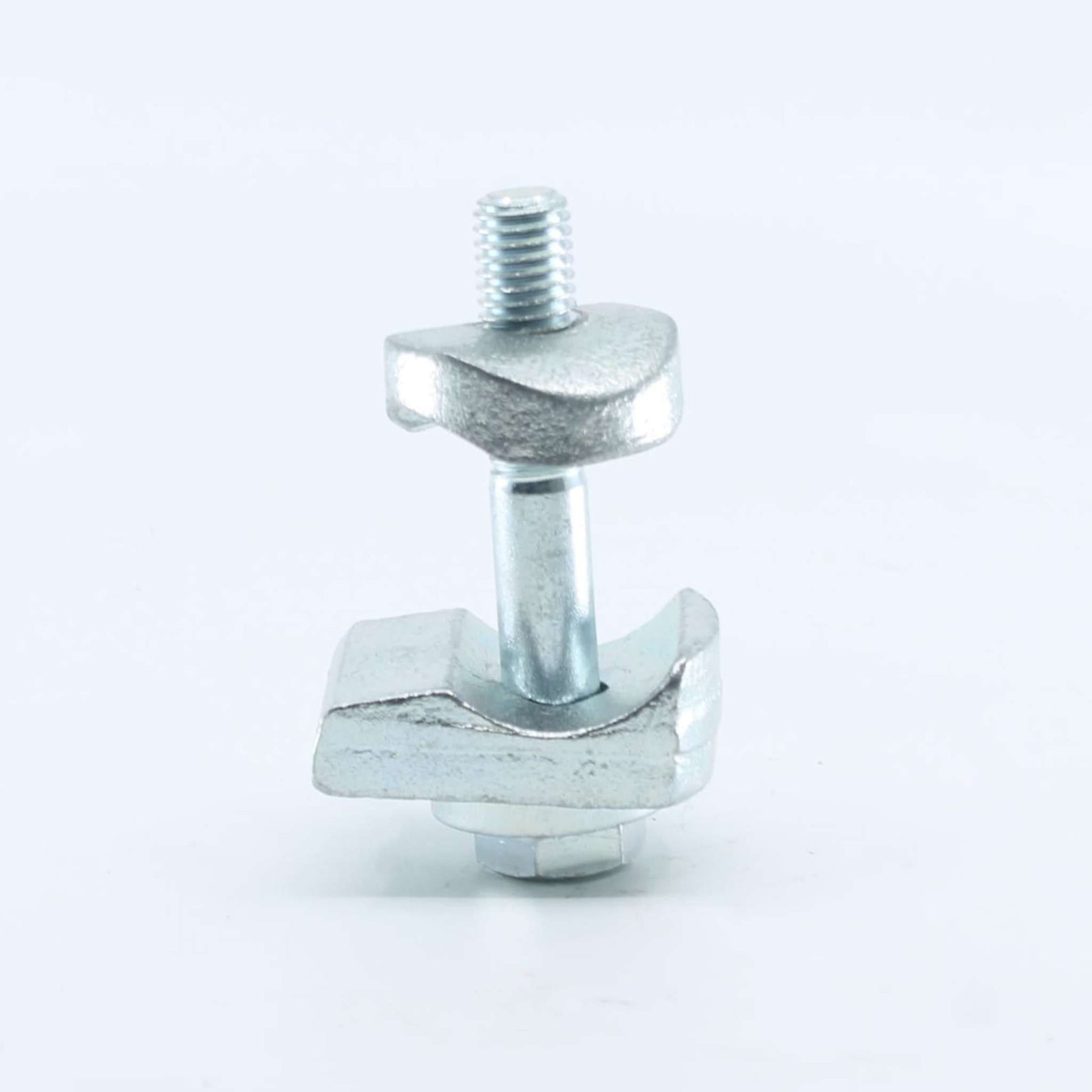 Soporte de púa completo con tornillo y brida de fijación adaptable para hilerador, hileradora o rastrillo Kuhn. Grapa o mordaza de sujeción fabricada en acero cincado.