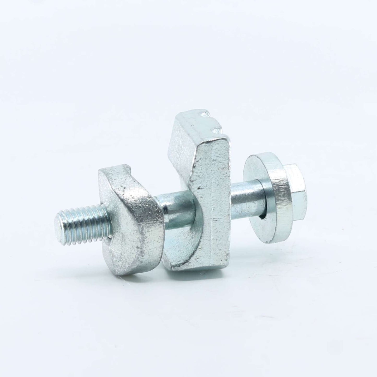 Soporte de púa completo con tornillo y brida de fijación adaptable para hilerador, hileradora o rastrillo Kuhn. Grapa o mordaza de sujeción fabricada en acero cincado.