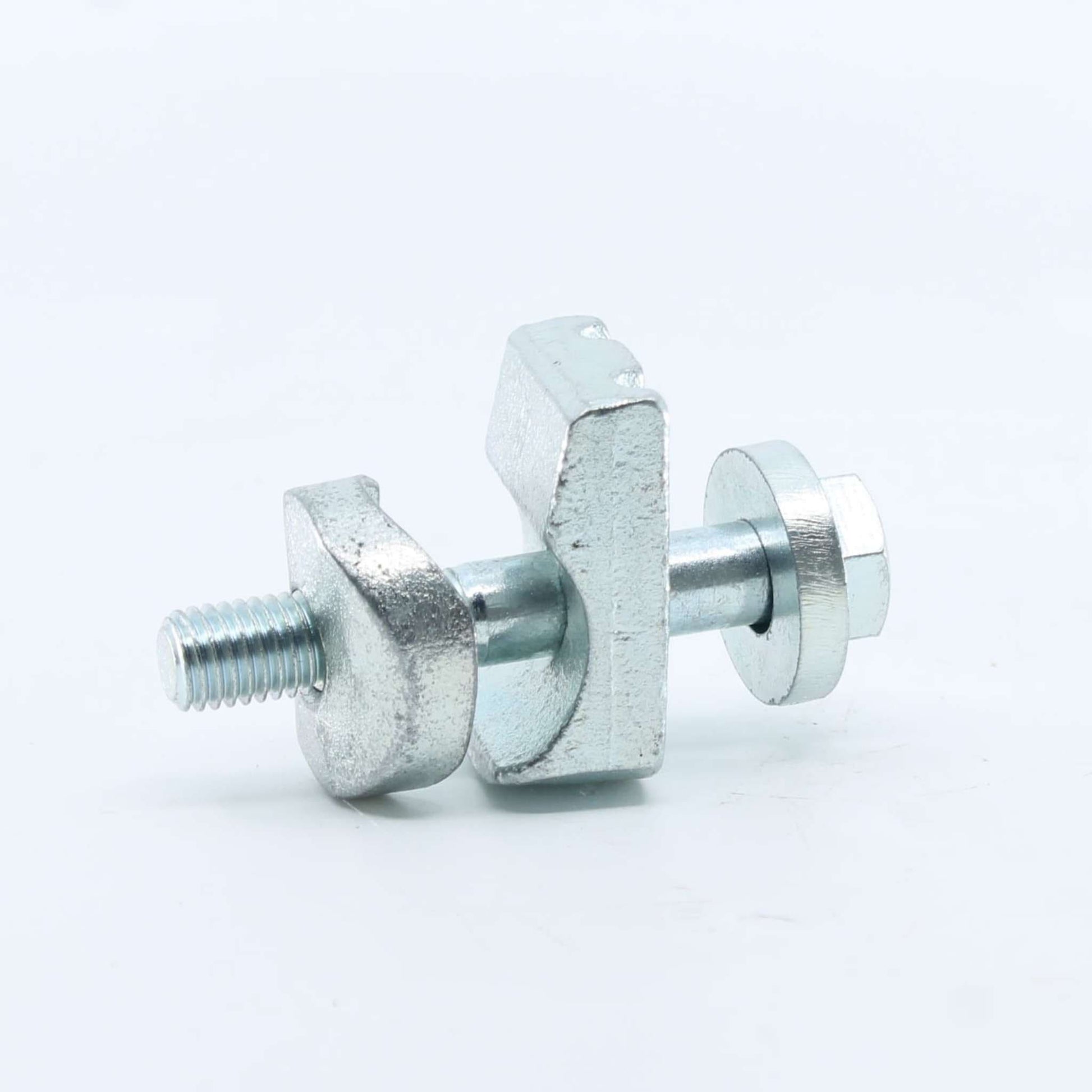 Soporte de púa completo con tornillo y brida de fijación adaptable para hilerador, hileradora o rastrillo Kuhn. Grapa o mordaza de sujeción fabricada en acero cincado.