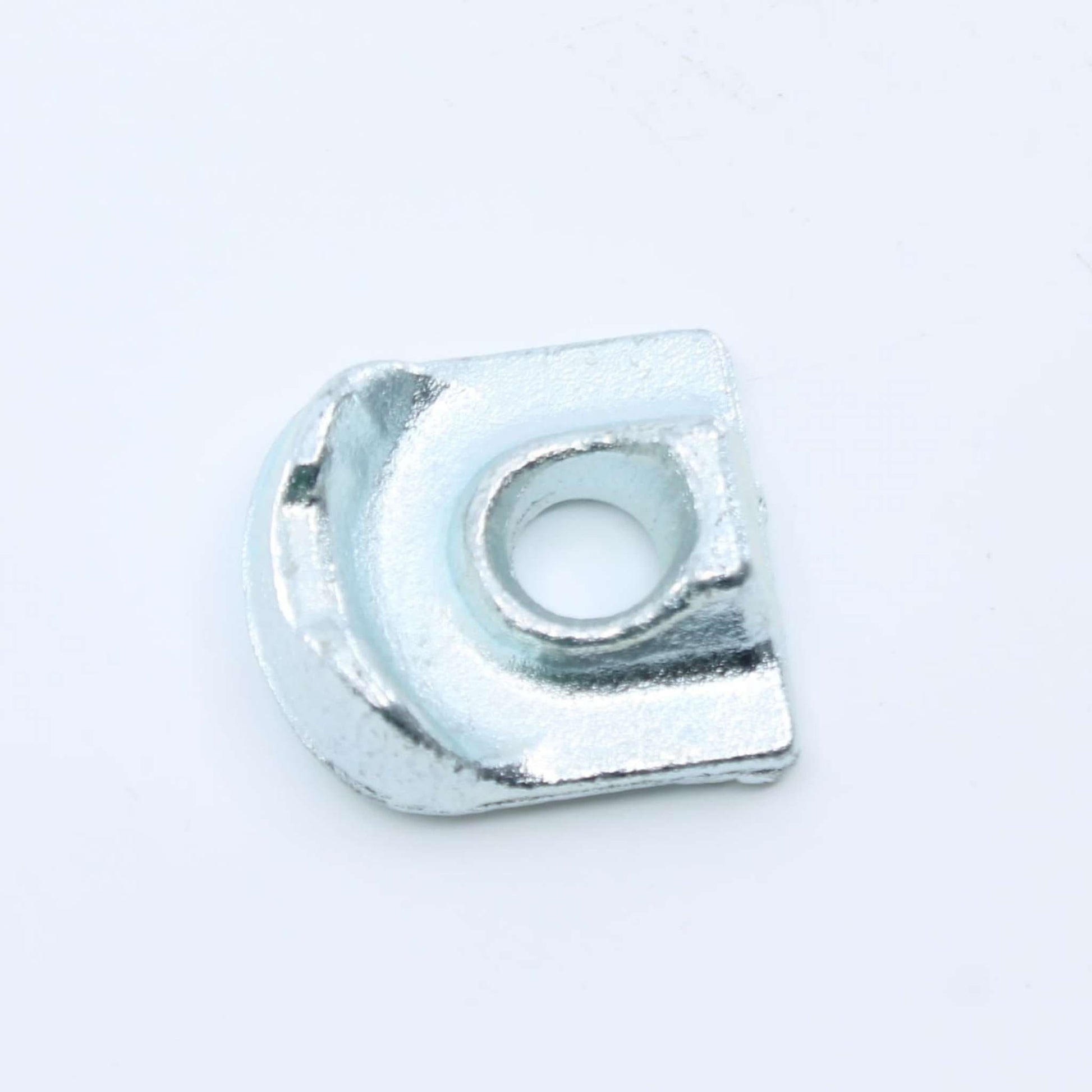 Soporte de púa inferior macizo o pletina de asiento de acero cincado para hilerador, hileradora o rastrillo de doble rotor.
