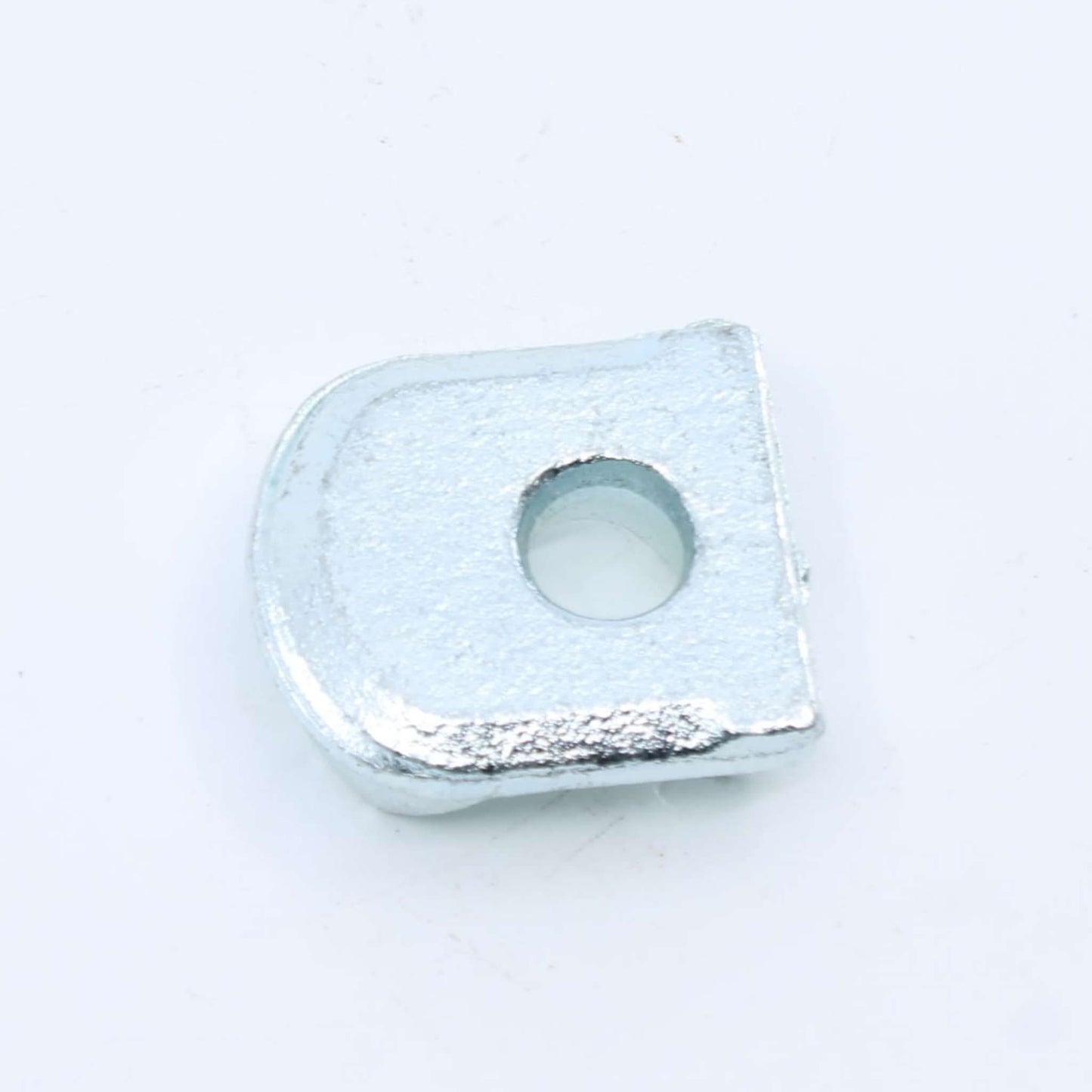 Soporte de púa inferior macizo o pletina de asiento de acero cincado para hilerador, hileradora o rastrillo de doble rotor.