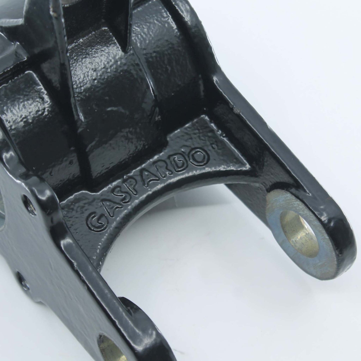 Soporte de la toma de fuerza original Gaspardo ref. 21030015 en posición 3. Bloque de fundición de transmisión con relieve de la marca válido para todos los modelos.