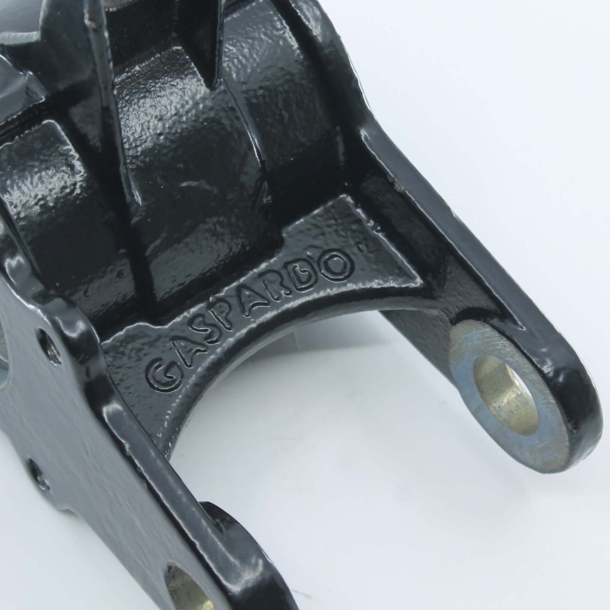 Soporte de la toma de fuerza original Gaspardo ref. 21030015 en posición 3. Bloque de fundición de transmisión con relieve de la marca válido para todos los modelos.