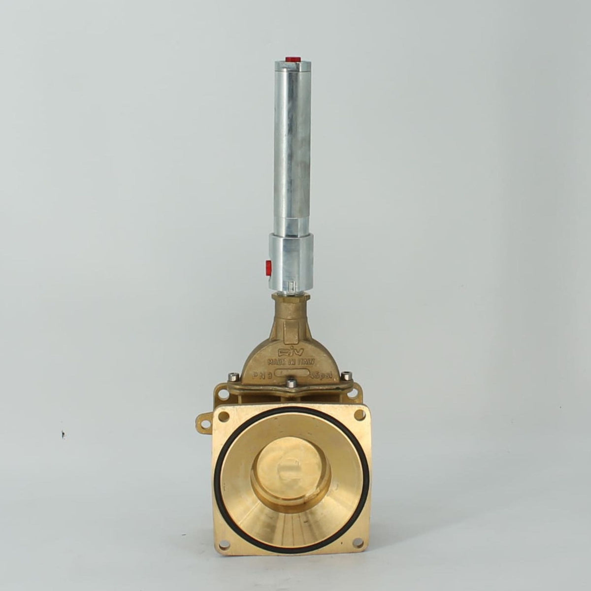 Tajadera o compuerta de válvula hidráulica de doble efecto Riv de 100 mm (4 pulgadas) de diámetro, macho, sin manillas y diseñada para su uso en cubas y cisternas de riego y purín.
