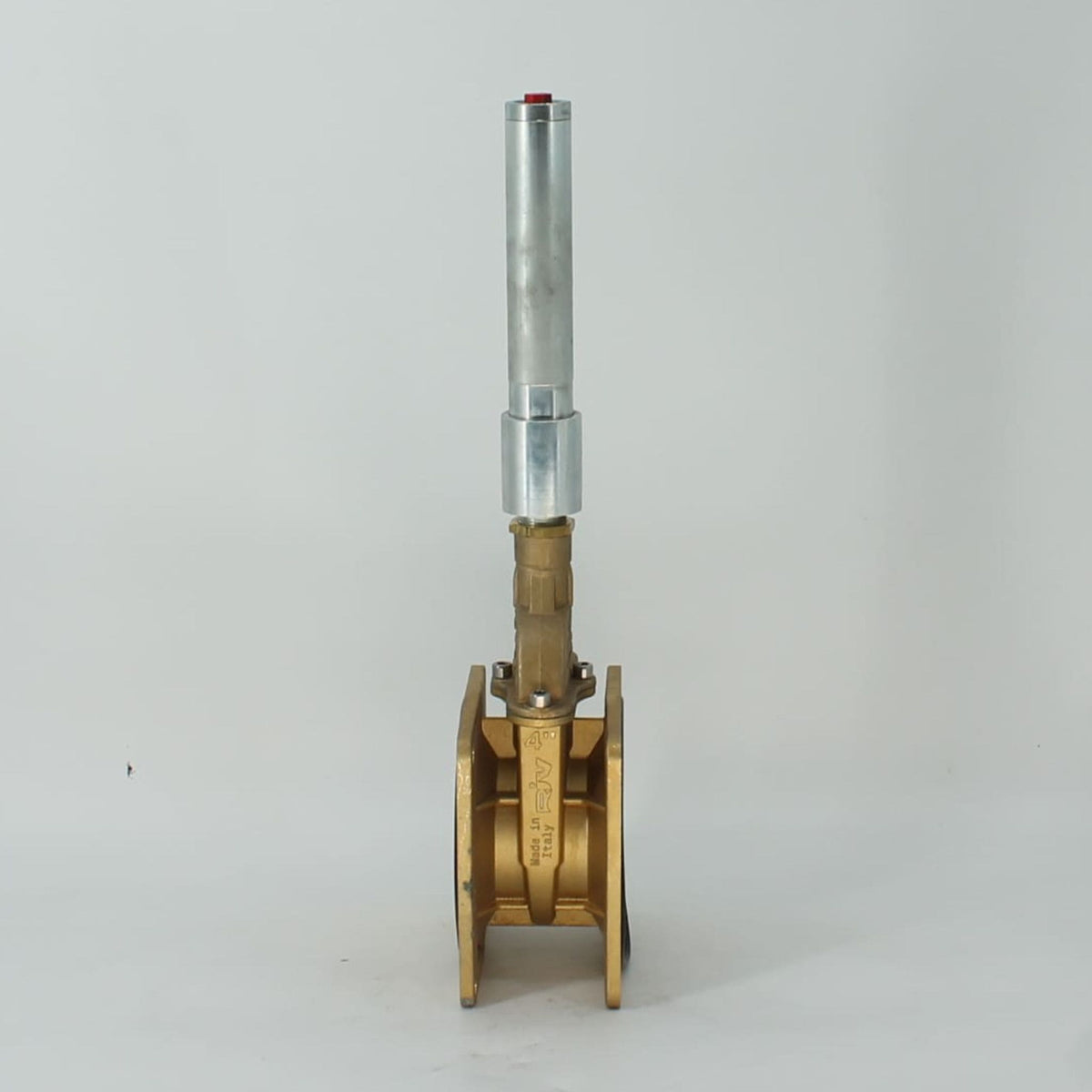 Tajadera o compuerta de válvula hidráulica de doble efecto Riv de 100 mm (4 pulgadas) de diámetro, macho, sin manillas y diseñada para su uso en cubas y cisternas de riego y purín.
