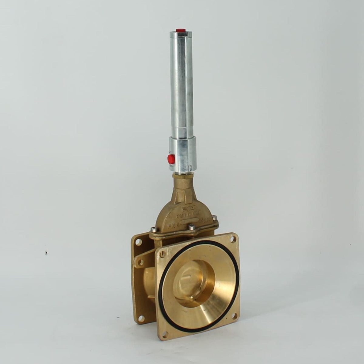 Tajadera o compuerta de válvula hidráulica de doble efecto Riv de 100 mm (4 pulgadas) de diámetro, macho, sin manillas y diseñada para su uso en cubas y cisternas de riego y purín.
