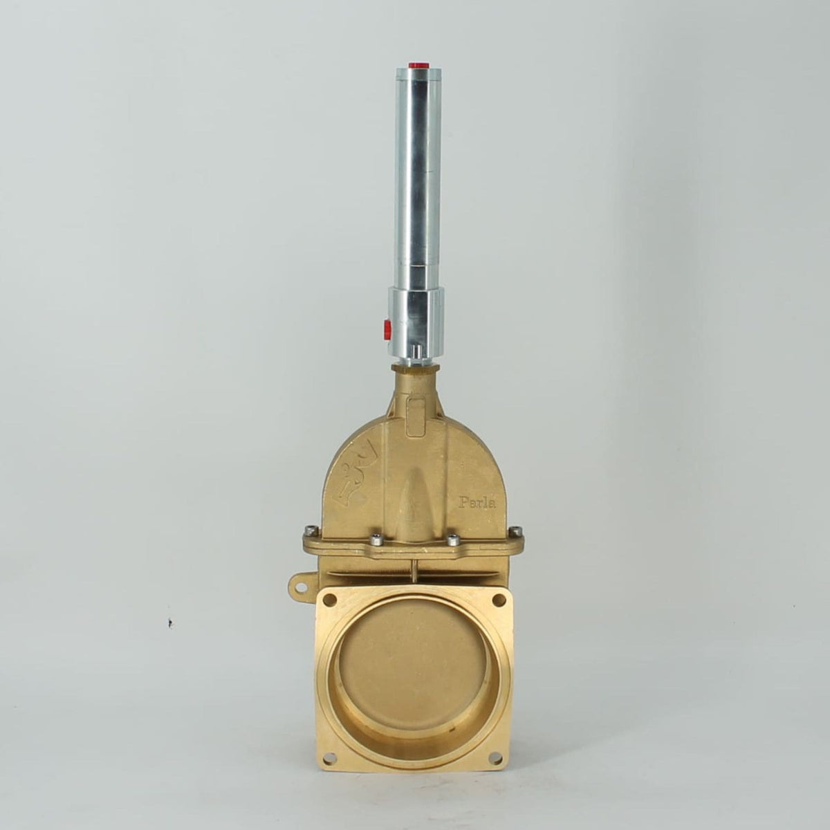 Tajadera o compuerta de válvula hidráulica de doble efecto Riv de 150 mm (6 pulgadas) de diámetro, macho, sin manillas y diseñada para su uso en cubas y cisternas de riego y purín.
