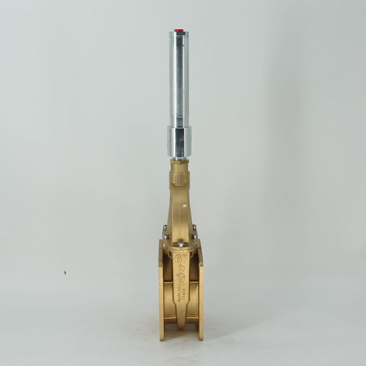 Tajadera o compuerta de válvula hidráulica de doble efecto Riv de 150 mm (6 pulgadas) de diámetro, macho, sin manillas y diseñada para su uso en cubas y cisternas de riego y purín.
