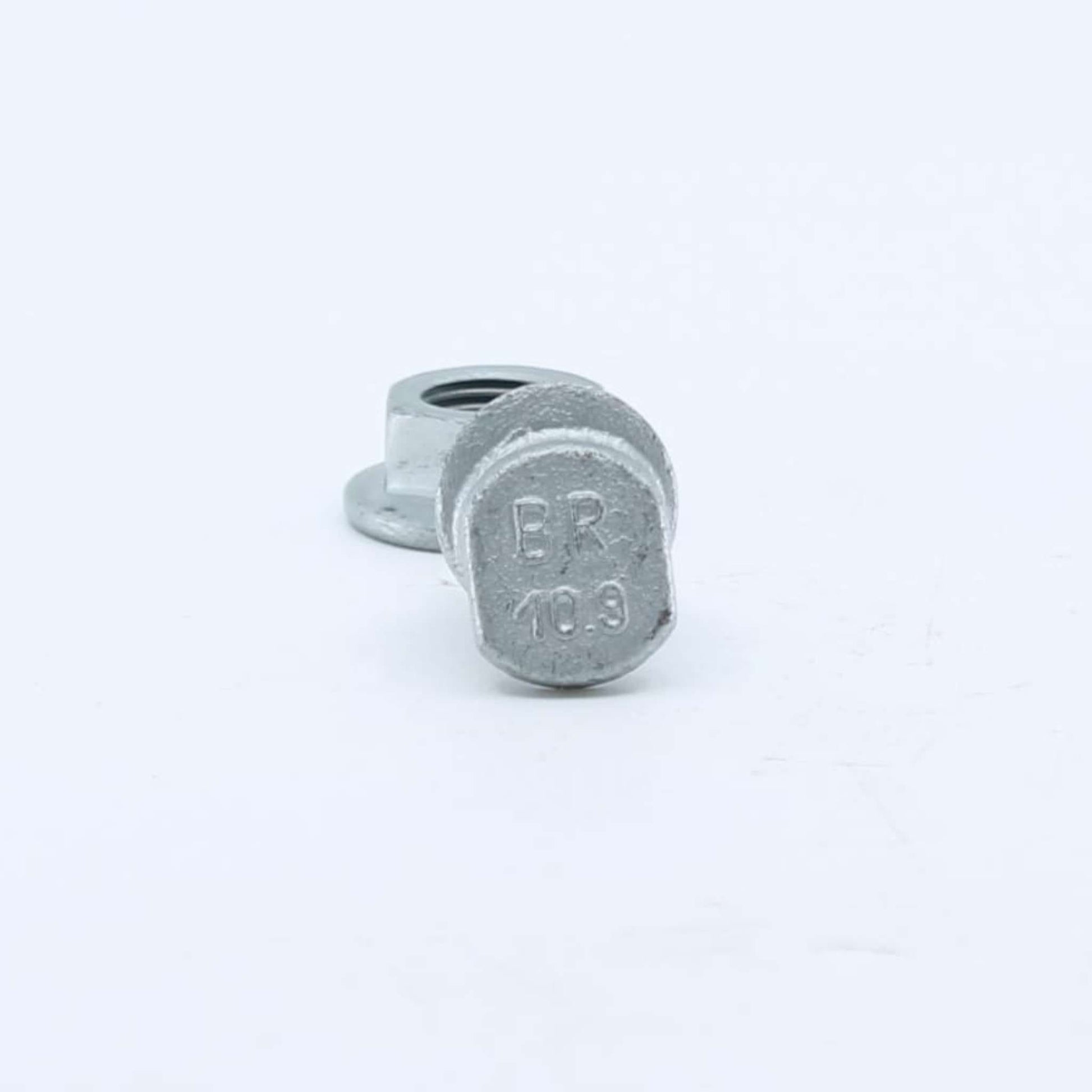 Tornillo de cuchilla Tipo 2 para sistema de enganche rápido adaptable a segadora Fella SM. Incluye tuerca con brida y arandela estriada, referencia 426883.