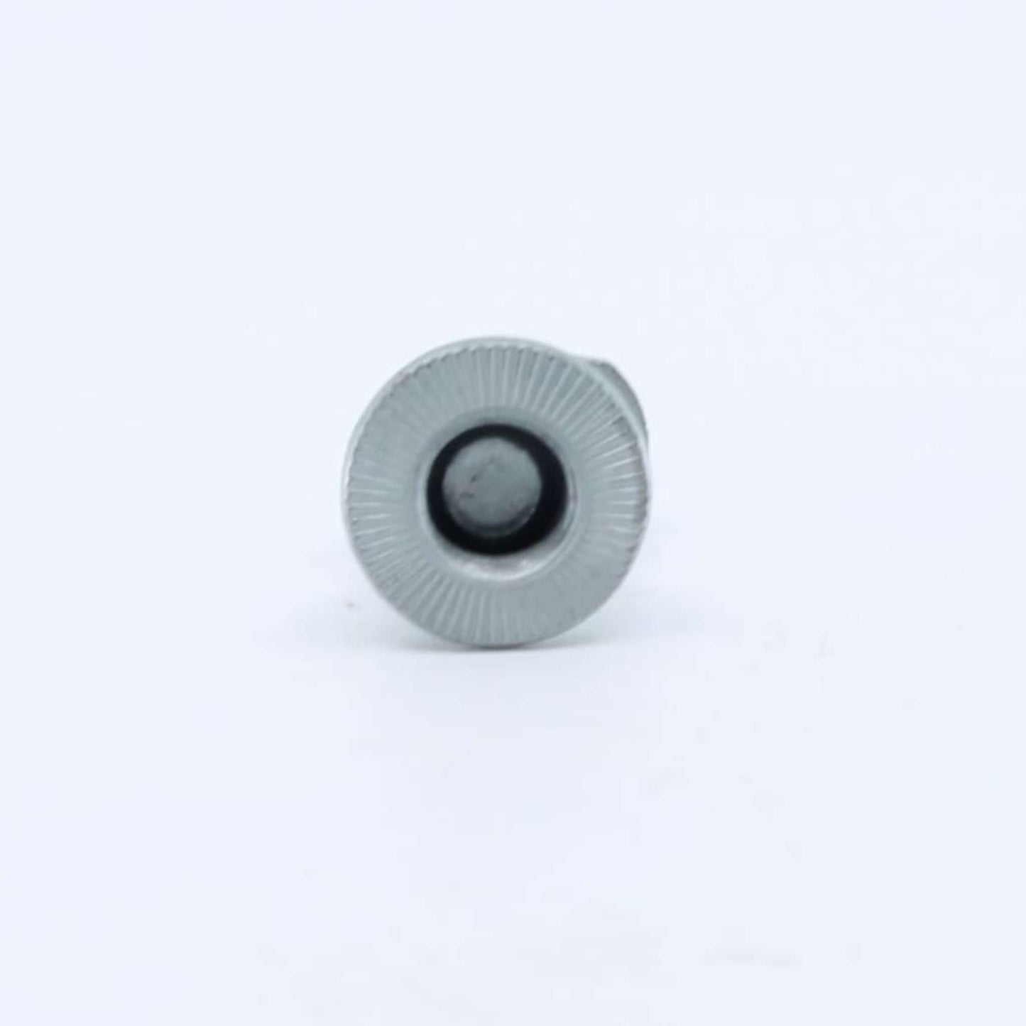 Tornillo de cuchilla Tipo 2 para sistema de enganche rápido adaptable a segadora Fella SM. Incluye tuerca con brida y arandela estriada, referencia 426883.