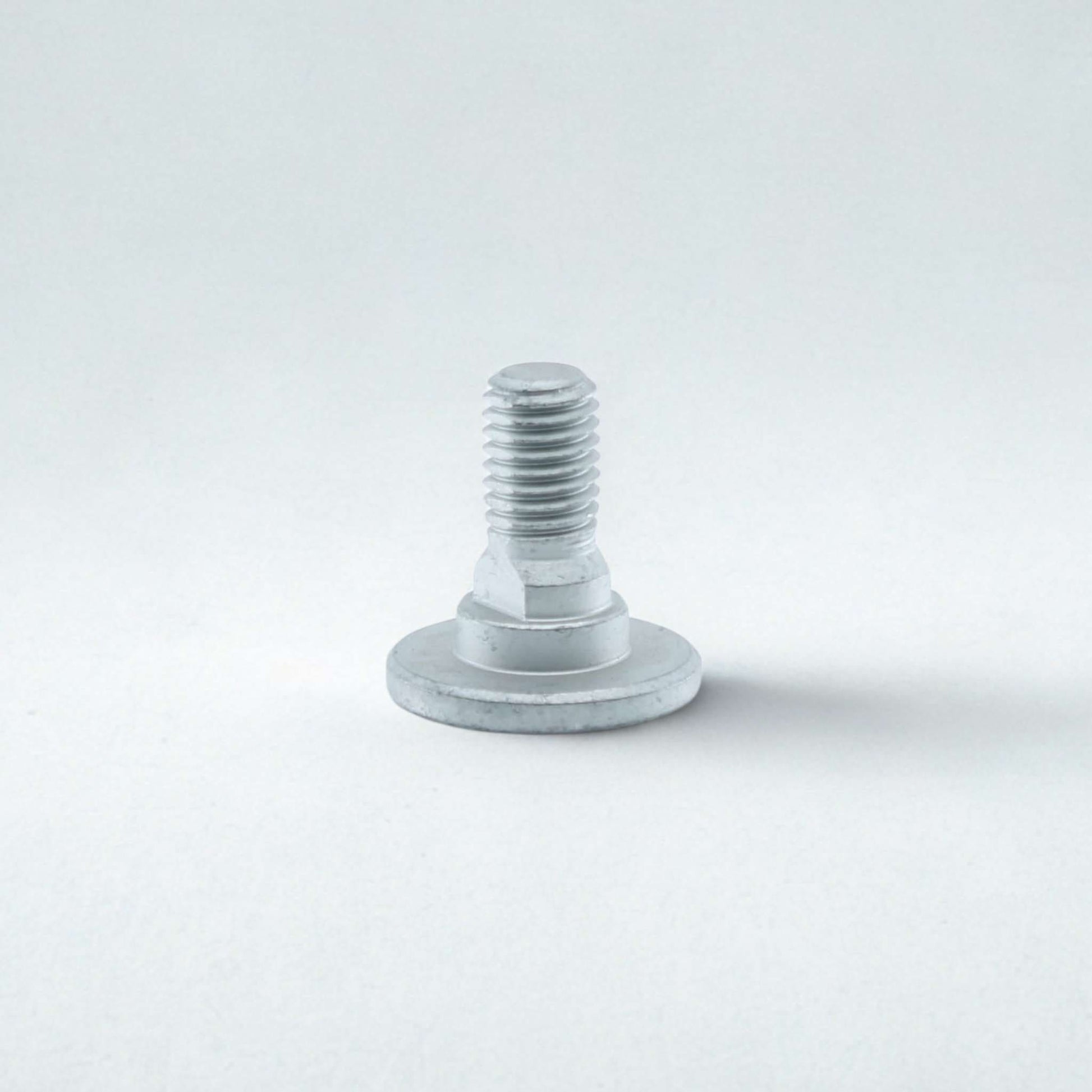 Tornillo de sujeción para cuchillas de segadora rotativa Krone. Tornillo de alta resistencia con fijador de roscas azul integrado.