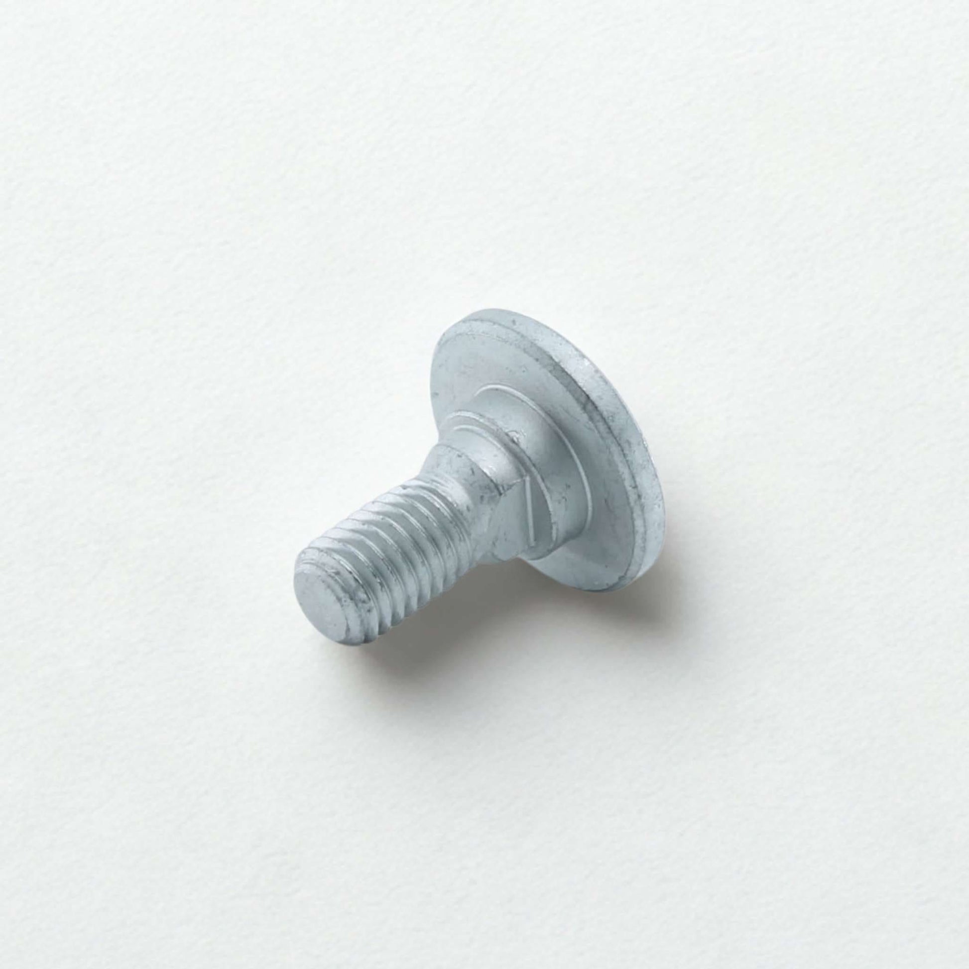 Tornillo de sujeción para cuchillas de segadora rotativa Krone. Tornillo de alta resistencia con fijador de roscas azul integrado.