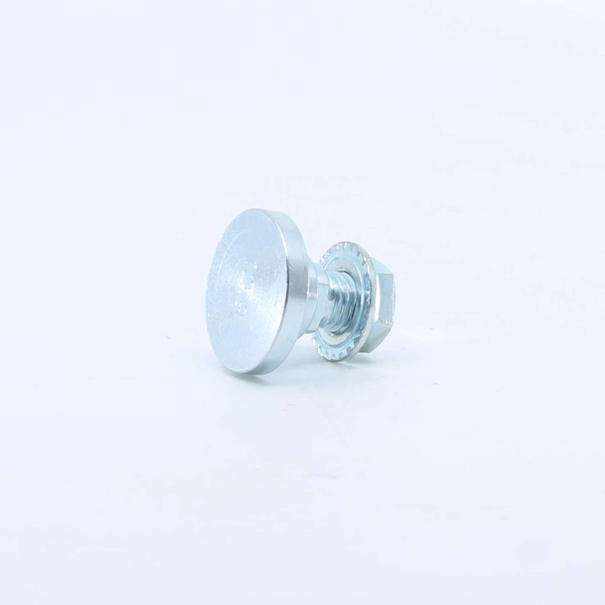 Tornillo portacuchillas con tuerca autoblocante estriada adaptable a segadora rotativa Claas. Tipo de producto de alta resistencia para barra de corte.