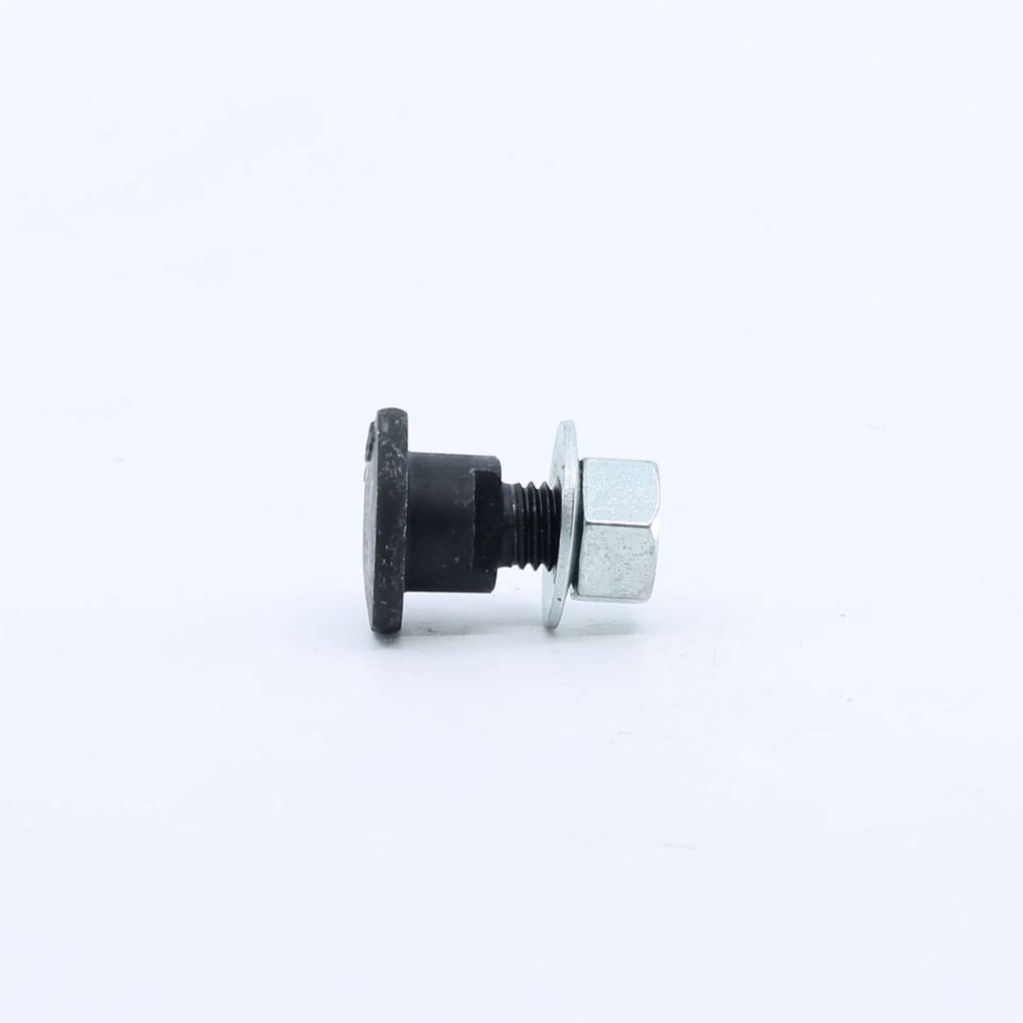 Tornillo portacuchillas con tuerca y arandela adaptable para segadora Kuhn GMD y FC. Medidas M12, asiento diámetro 18 mm y resistencia 12.9, referencia 56115800.