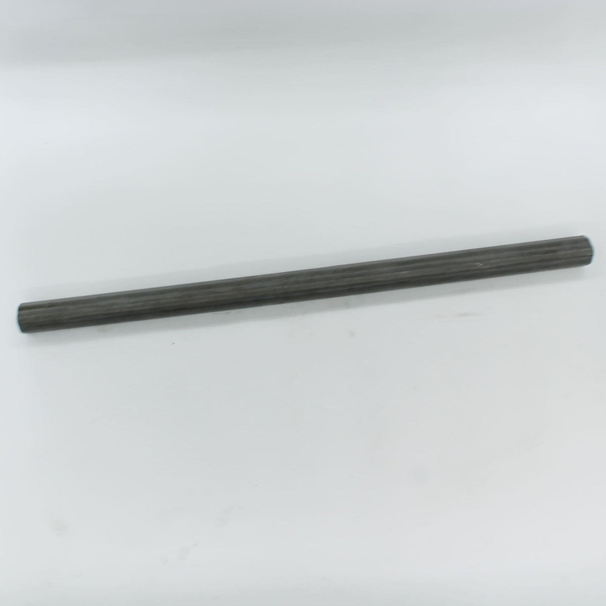 Tubo de transmisión cardán con perfil triangular exterior hembra. Medida 54 mm, grosor de 4 mm y longitud de 1 metro.
