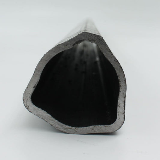 Tubo de transmisión cardán con perfil triangular exterior hembra. Medida 54 mm, grosor de 4 mm y longitud de 1 metro.
