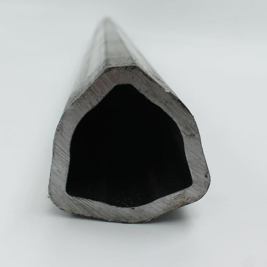 Tubo de transmisión cardán con perfil triangular exterior hembra reforzado para uso forestal. Medida 54 mm, grosor de 6 mm y longitud de 1 metro.
