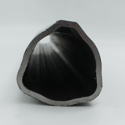 Tubo de transmisión cardán con perfil triangular exterior hembra para uso forestal. Medida 63 mm, grosor de 4,6 mm y longitud de 1 metro.
