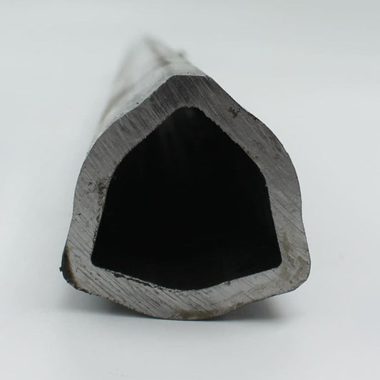 Tubo de transmisión cardán con perfil triangular interior macho. Medida 45 mm, grosor reforzado de 5,5 mm y longitud de 1 metro.
