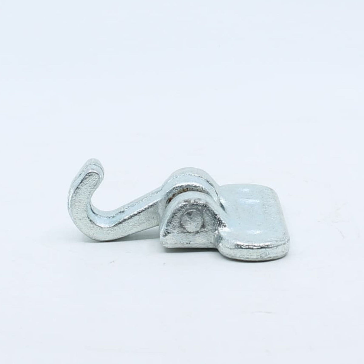 Uña articulada forjada para cierre de remolque con base de 78 x 20 mm.